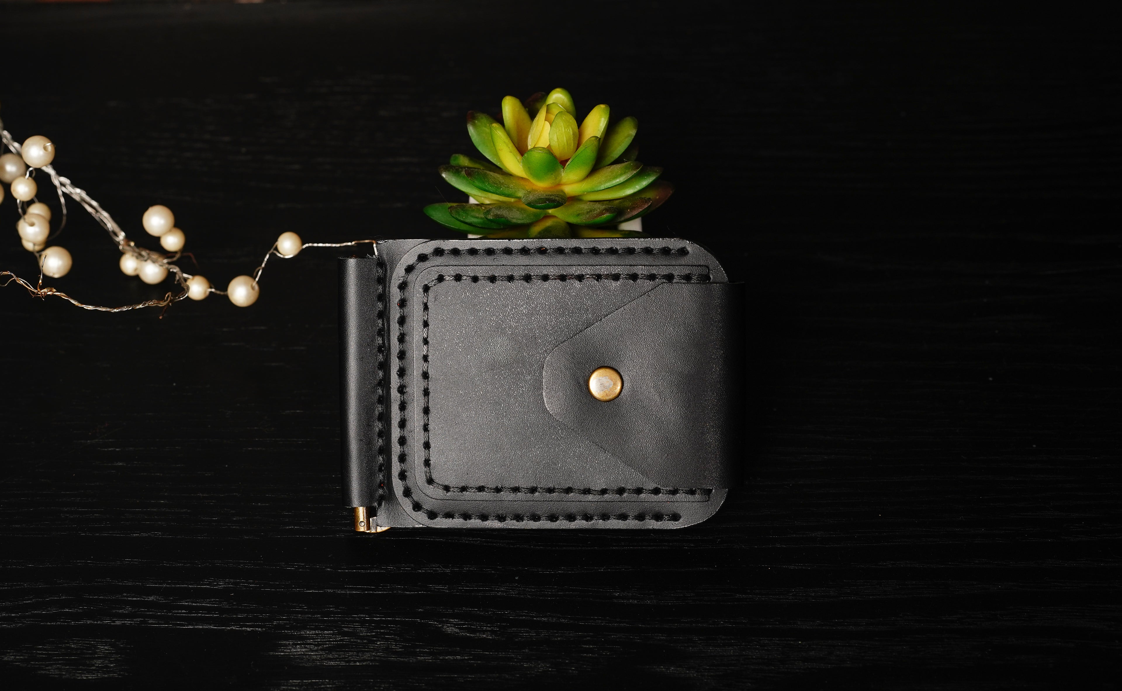 Modern Minimalist Leather Wallet with Center Cash Pin