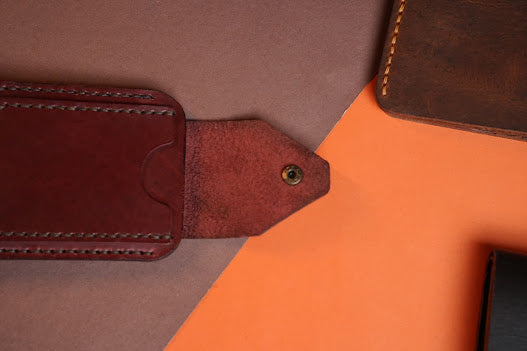 Modern Minimalist Leather Wallet with Center Cash Pin